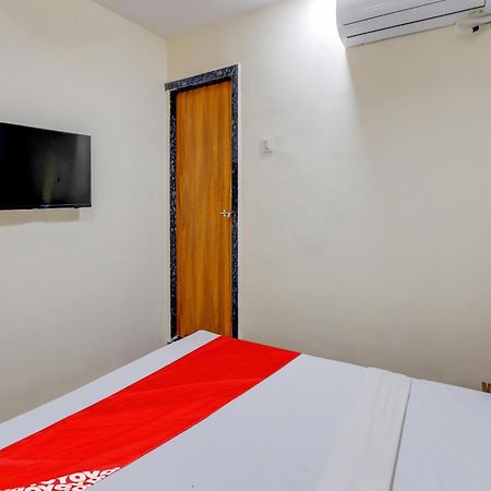 Hotel O Lotus Surat Bagian luar foto