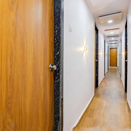 Hotel O Lotus Surat Bagian luar foto