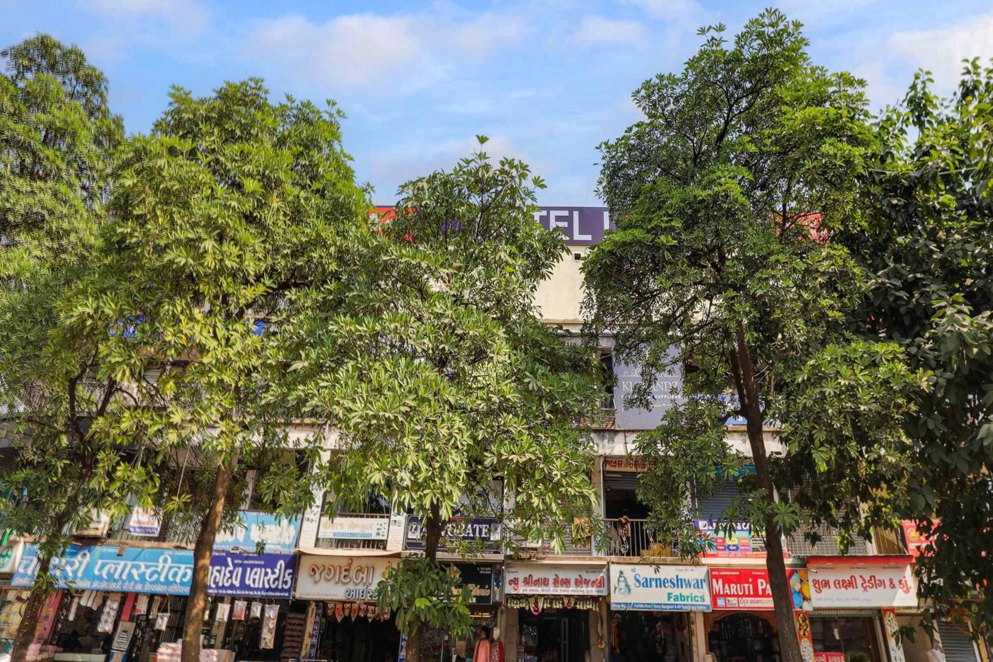 Hotel O Lotus Surat Bagian luar foto