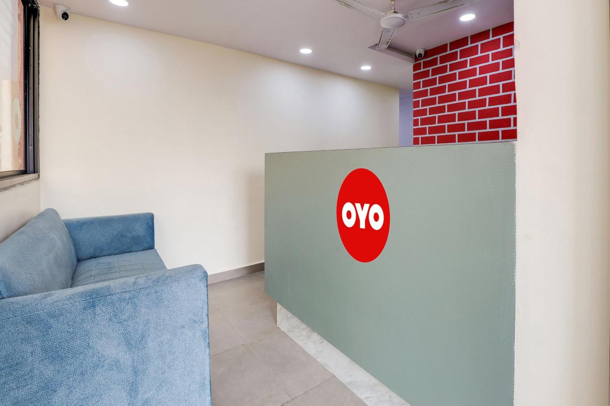 Hotel O Lotus Surat Bagian luar foto