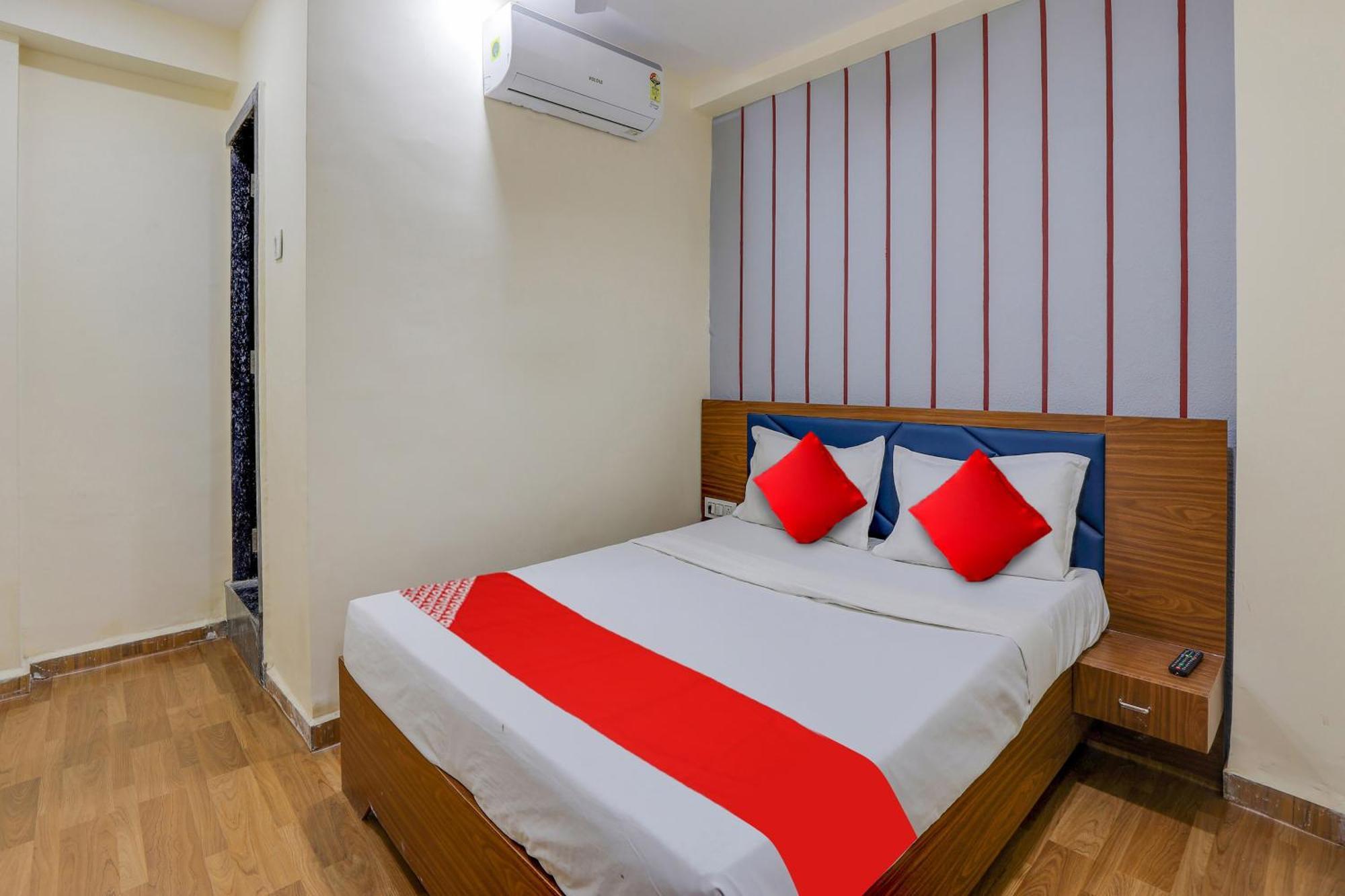Hotel O Lotus Surat Bagian luar foto